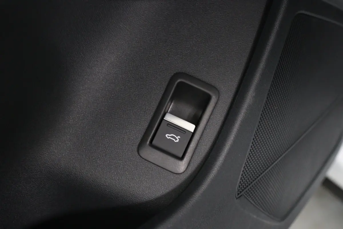 50 quattro Launch edition Advanced Plus 77 kWh | 1e Eigenaar! | Leder | Sonos Audio | Memory Zetels | LED | Camera | Stoelverwarming | Clima | Navi | Parkeersensoren | Elk. Achterklep | Keyl