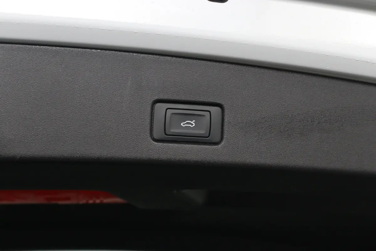 50 quattro Launch edition Advanced Plus 77 kWh | 1e Eigenaar! | Leder | Sonos Audio | Memory Zetels | LED | Camera | Stoelverwarming | Clima | Navi | Parkeersensoren | Elk. Achterklep | Keyl