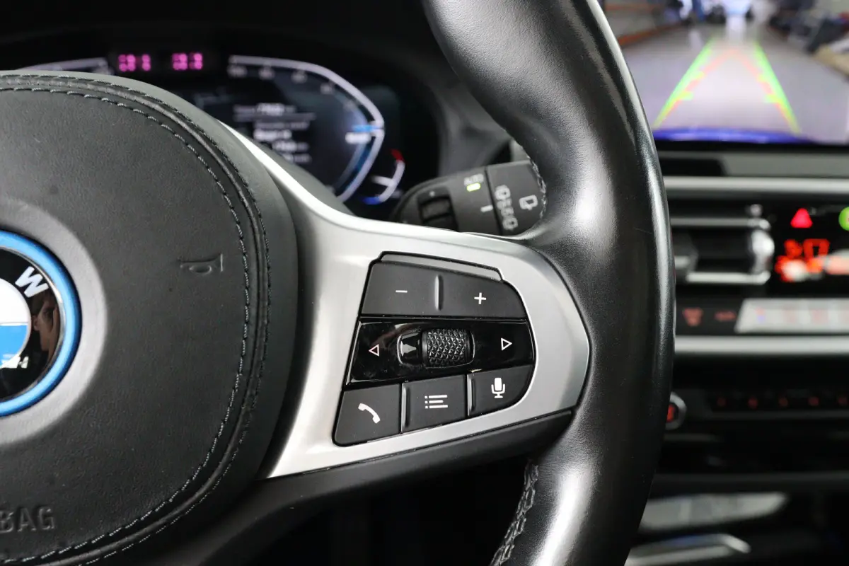High Executive 80 kWh | M-Sport | Open Dak | Harman/Kardon | Leder | Memory Zetels | 360 Camera | LED | 20''' LMV | Cruise Adaptive | Sfeerverlichting | HUD | Keyless | Navi | Stoelverwarmin