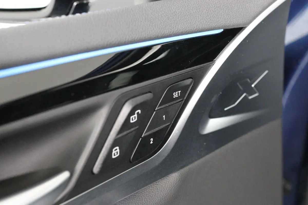 High Executive 80 kWh | M-Sport | Open Dak | Harman/Kardon | Leder | Memory Zetels | 360 Camera | LED | 20''' LMV | Cruise Adaptive | Sfeerverlichting | HUD | Keyless | Navi | Stoelverwarmin