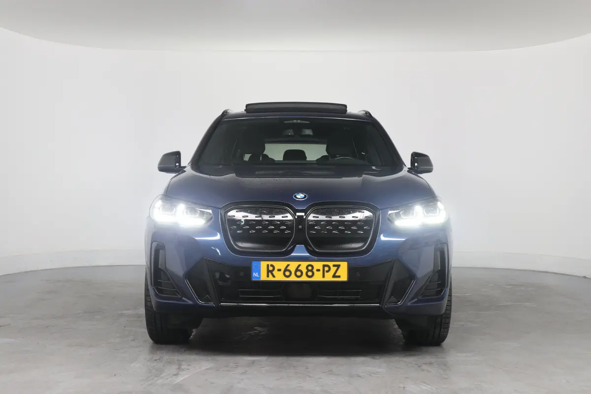 High Executive 80 kWh | M-Sport | Open Dak | Harman/Kardon | Leder | Memory Zetels | 360 Camera | LED | 20''' LMV | Cruise Adaptive | Sfeerverlichting | HUD | Keyless | Navi | Stoelverwarmin