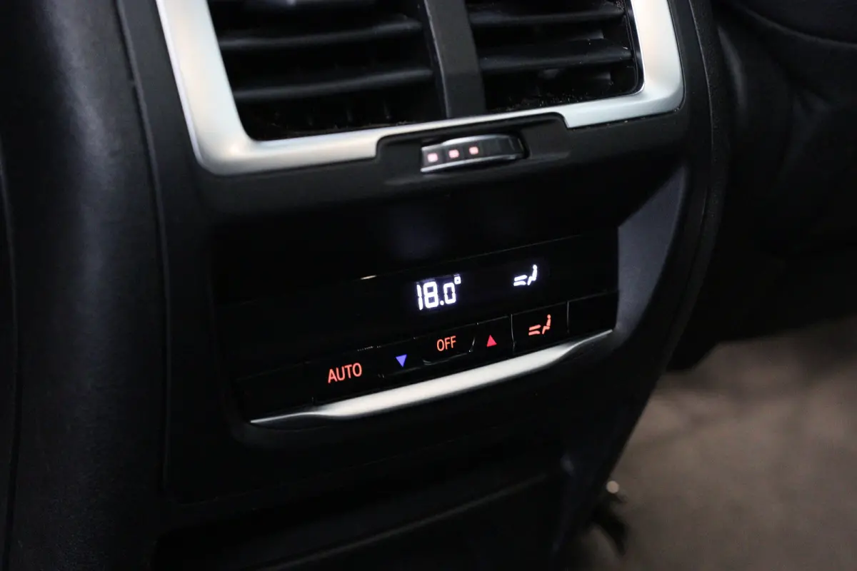 High Executive 80 kWh | M-Sport | Open Dak | Harman/Kardon | Leder | Memory Zetels | 360 Camera | LED | 20''' LMV | Cruise Adaptive | Sfeerverlichting | HUD | Keyless | Navi | Stoelverwarmin