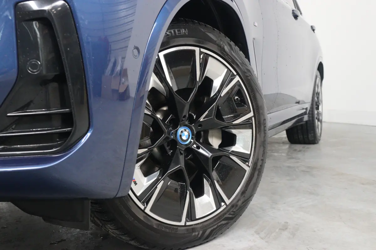 High Executive 80 kWh | M-Sport | Open Dak | Harman/Kardon | Leder | Memory Zetels | 360 Camera | LED | 20''' LMV | Cruise Adaptive | Sfeerverlichting | HUD | Keyless | Navi | Stoelverwarmin
