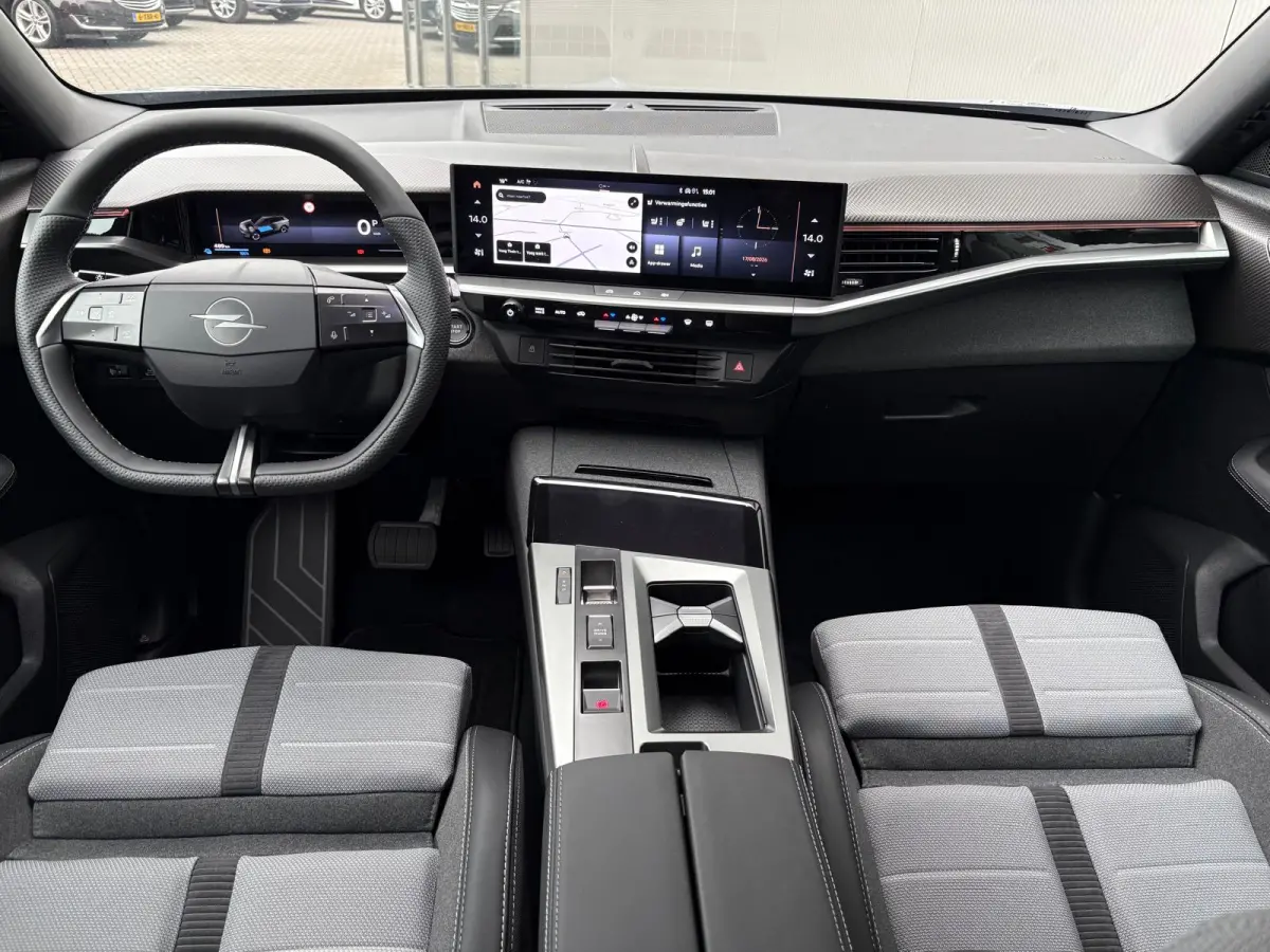 GS 73 kWh Nieuw uit voorraad/Trekhaak/Stoel-stuurverwarming/Bi-Tone