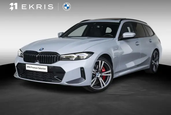320e | M Sportpakket Pro | Achteruitrijcamera | Panoramadak | Harman Kardon | 19 inch | Stuurwielrand verwarmd | Shadow Line