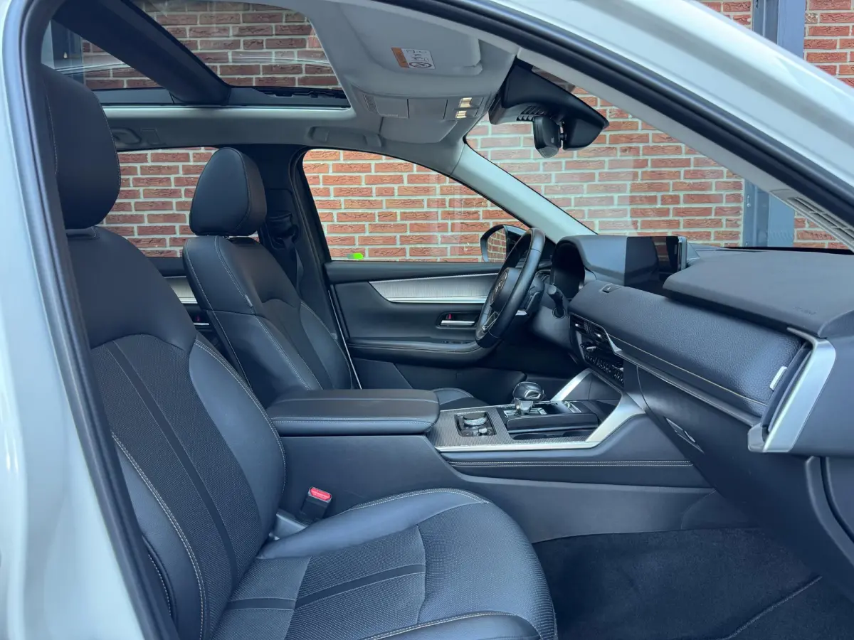 2.5 e-SkyActiv PHEV Homura Plus | Panoramadak | Stoelkoeling, Stuur en Stoel, Achterbankverwarming | 360 Camera | Cruise Control Adaptief | Lederen bekleding |