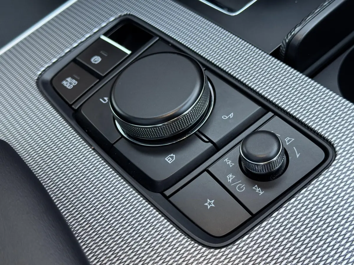 2.5 e-SkyActiv PHEV Homura Plus | Panoramadak | Stoelkoeling, Stuur en Stoel, Achterbankverwarming | 360 Camera | Cruise Control Adaptief | Lederen bekleding |