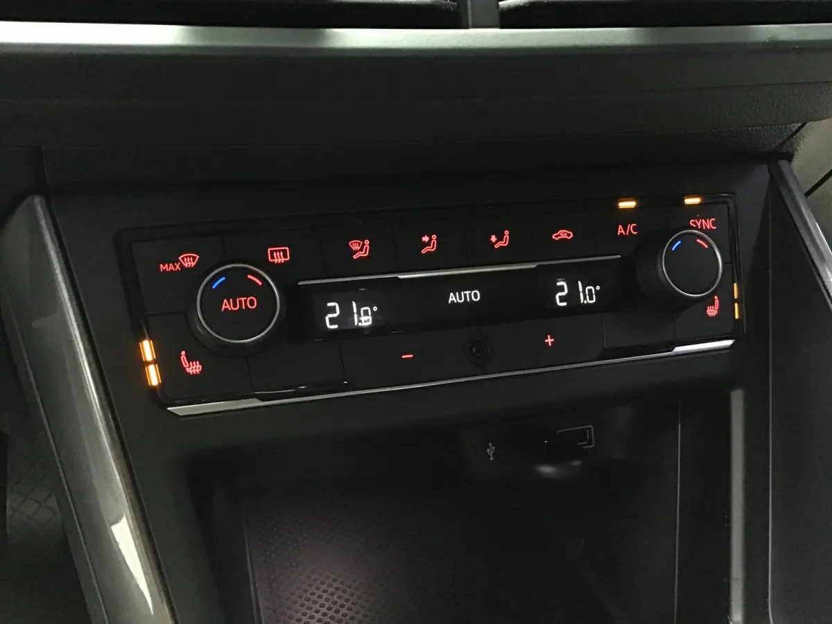 1.0 TSI Highline I New Apk + Banden + Accu I 2e Eigen I Digital Dash I Keyless I Clima I Cruise I Stoelverw I Led.