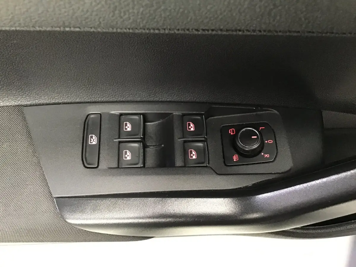 1.0 TSI Highline I New Apk + Banden + Accu I 2e Eigen I Digital Dash I Keyless I Clima I Cruise I Stoelverw I Led.