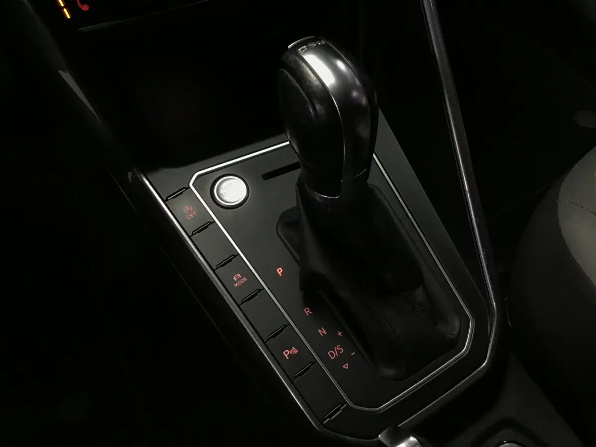 1.0 TSI Highline I New Apk + Banden + Accu I 2e Eigen I Digital Dash I Keyless I Clima I Cruise I Stoelverw I Led.