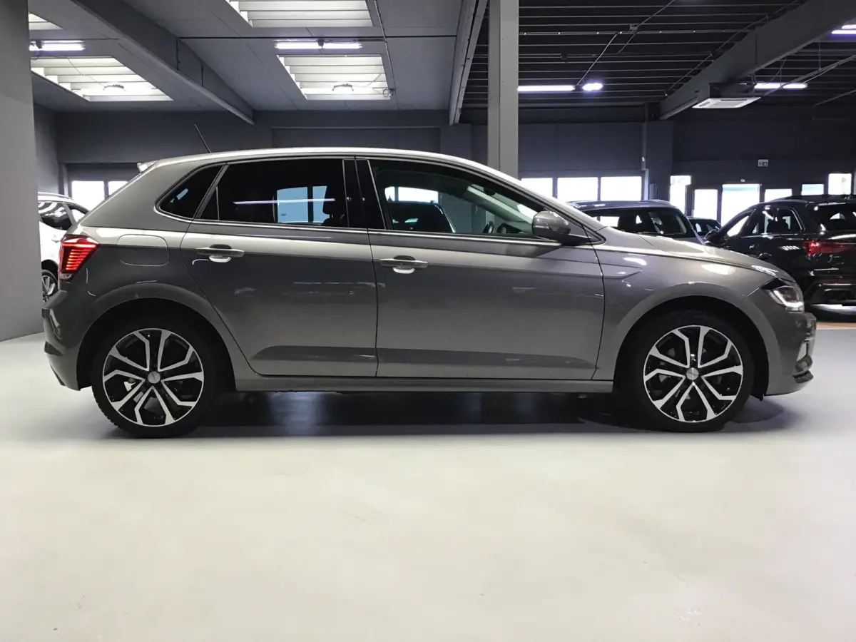 1.0 TSI Highline I New Apk + Banden + Accu I 2e Eigen I Digital Dash I Keyless I Clima I Cruise I Stoelverw I Led.