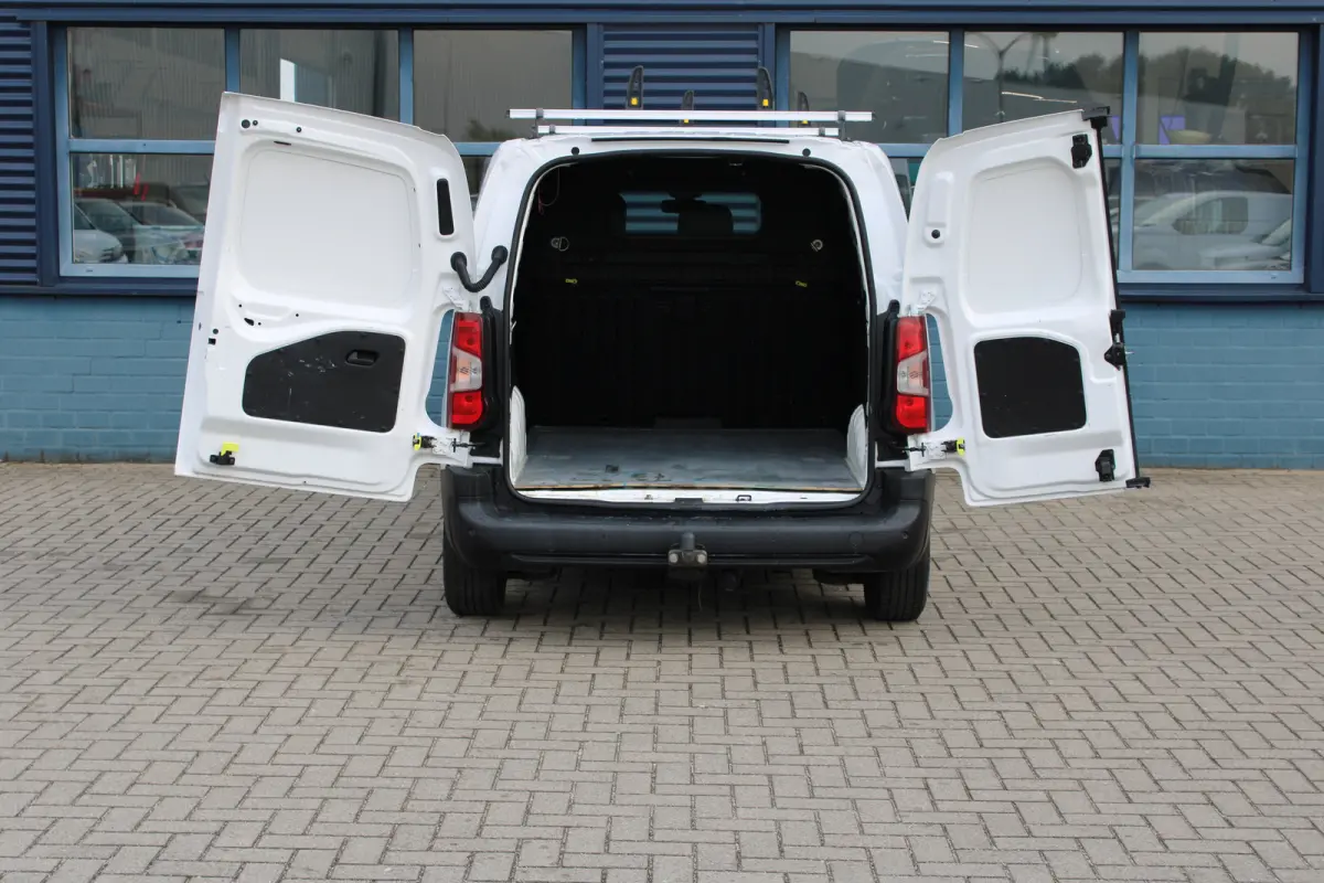 1.5 100 PK | 3-ZITS | 2X SCHUIFDEUR | TREKHAAK | APPLE CARPLAY/ANDROID AUTO |