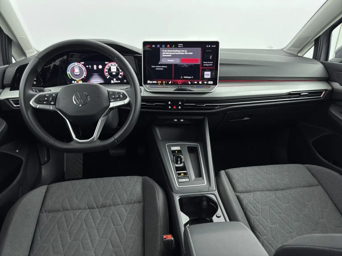 1.5 eHybrid Life Edition 204PK | Apple Carplay | Stoel+stuur verwarming | Camera| Parkeersensoren | Standkachel |
