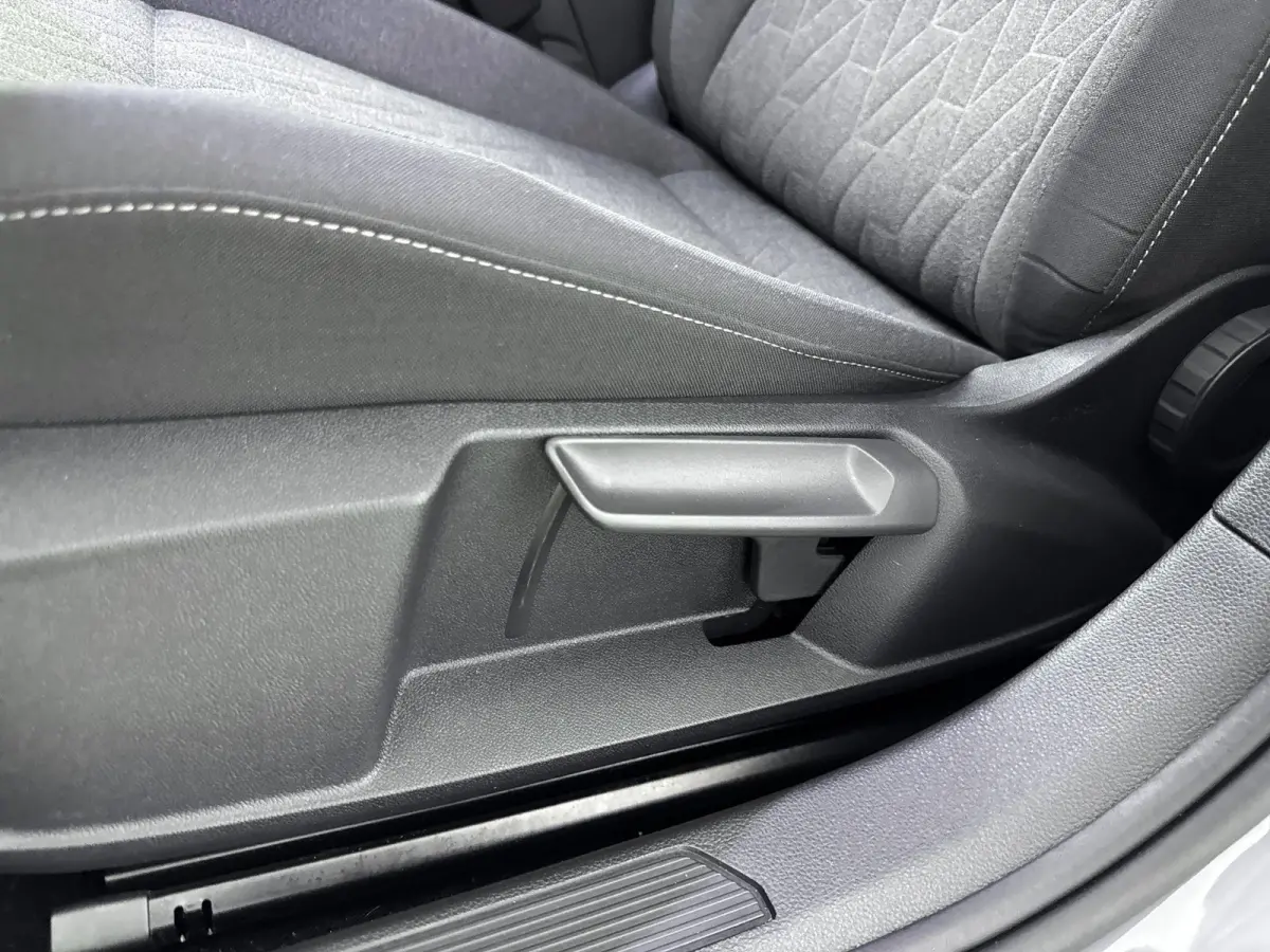 1.5 eHybrid Life Edition 204PK | Apple Carplay | Stoel+stuur verwarming | Camera| Parkeersensoren | Standkachel |