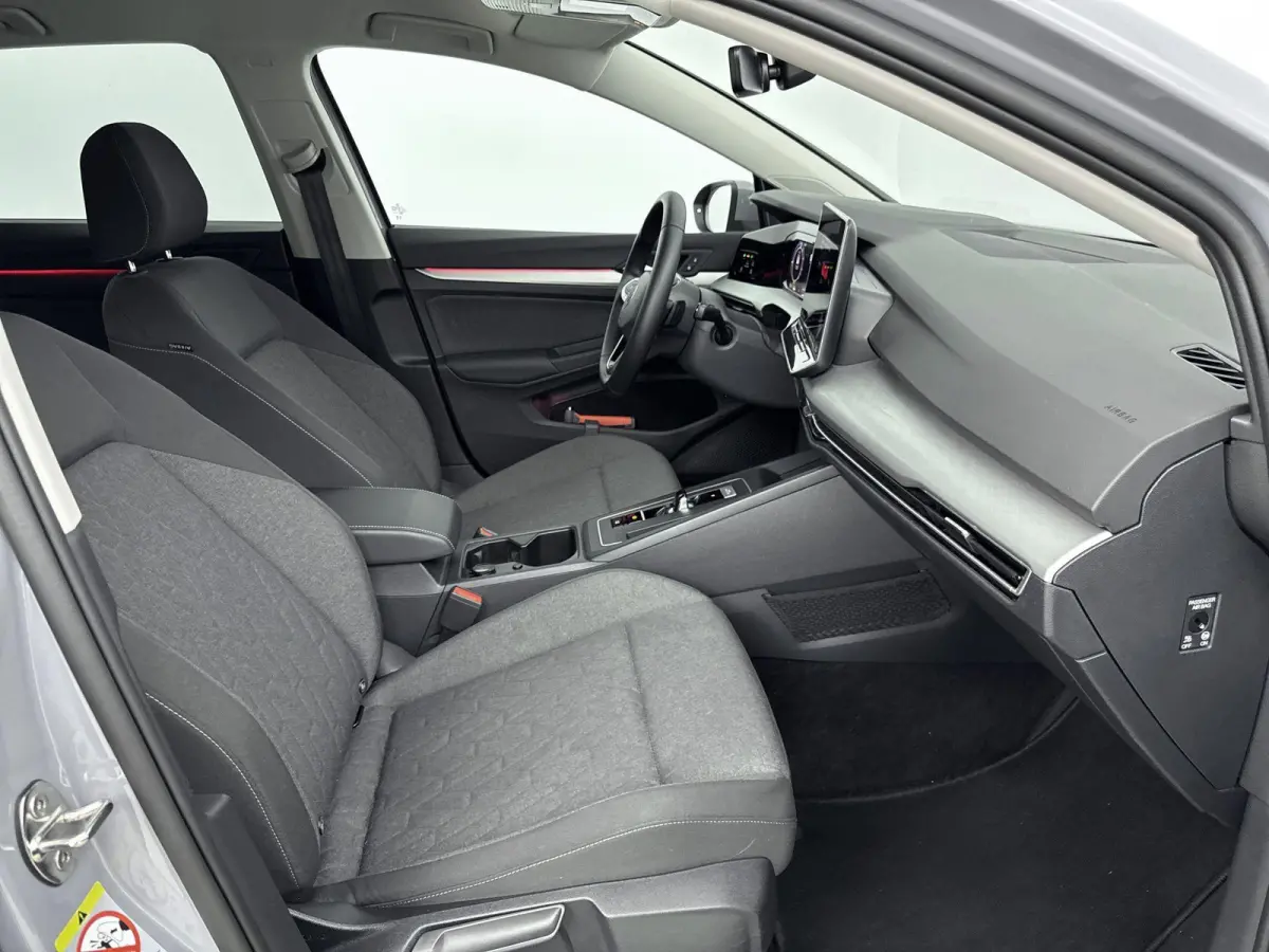 1.5 eHybrid Life Edition 204PK | Apple Carplay | Stoel+stuur verwarming | Camera| Parkeersensoren | Standkachel |