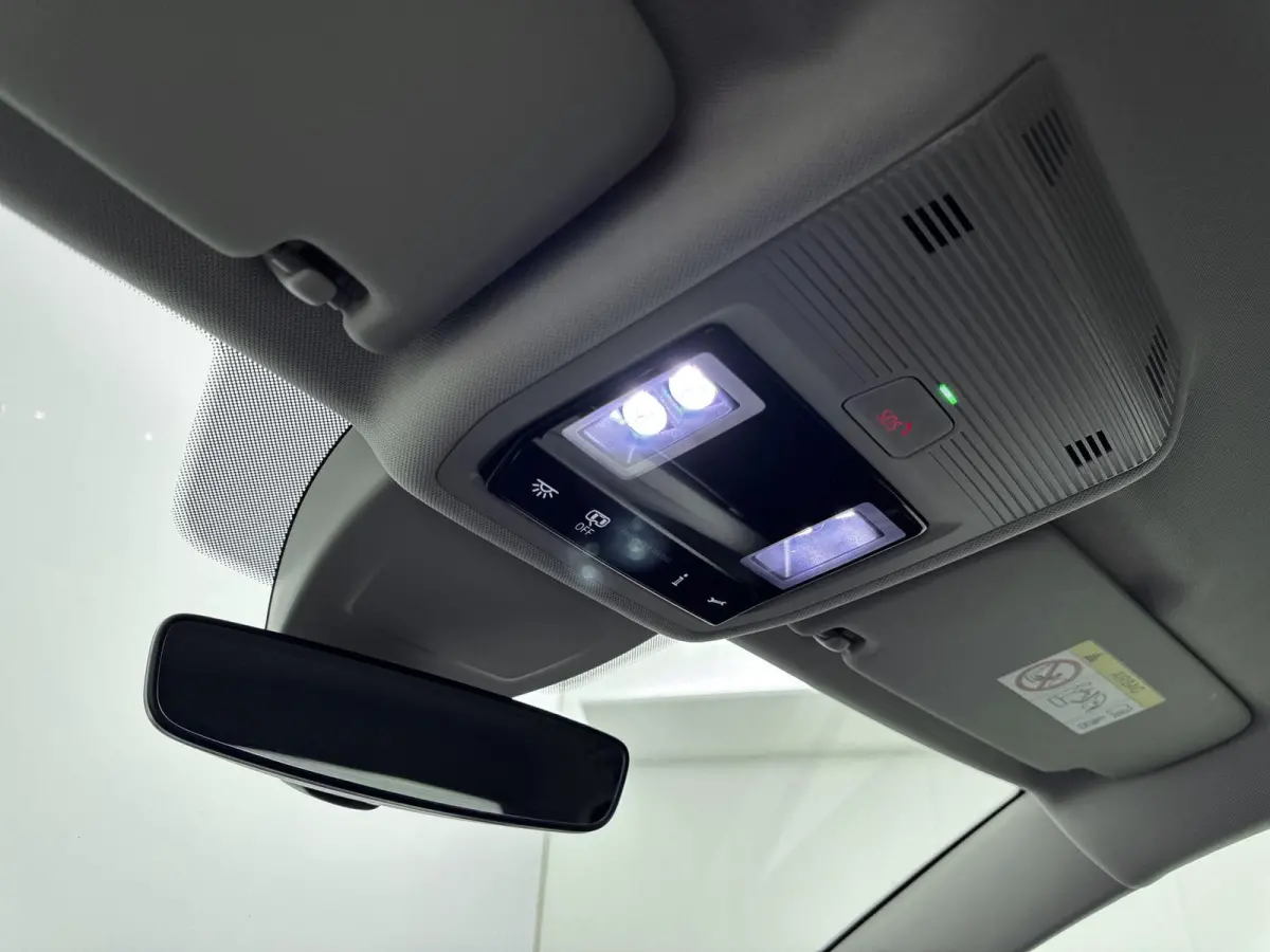 1.5 eHybrid Life Edition 204PK | Apple Carplay | Stoel+stuur verwarming | Camera| Parkeersensoren | Standkachel |