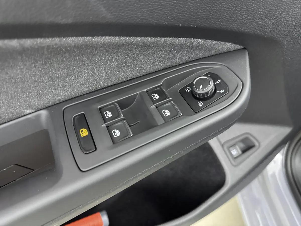 1.5 eHybrid Life Edition 204PK | Apple Carplay | Stoel+stuur verwarming | Camera| Parkeersensoren | Standkachel |