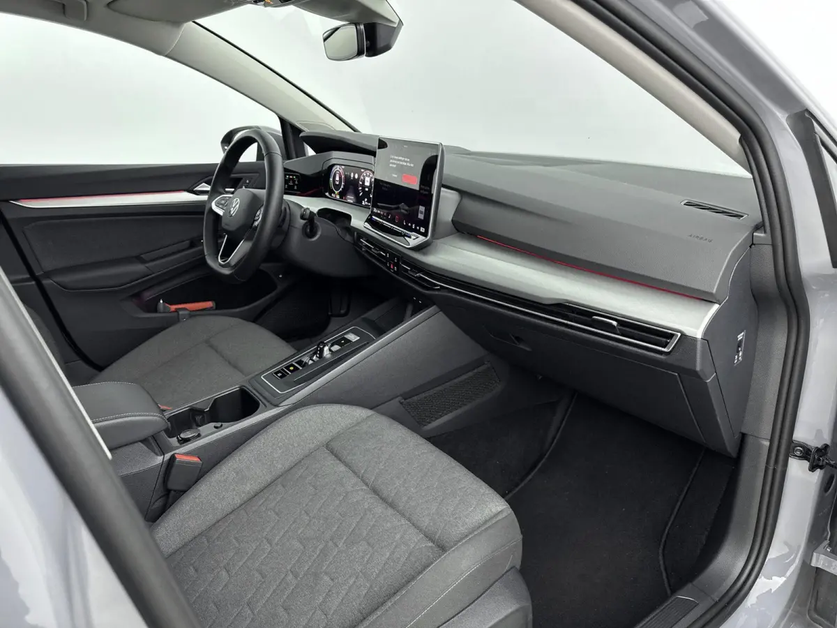 1.5 eHybrid Life Edition 204PK | Apple Carplay | Stoel+stuur verwarming | Camera| Parkeersensoren | Standkachel |