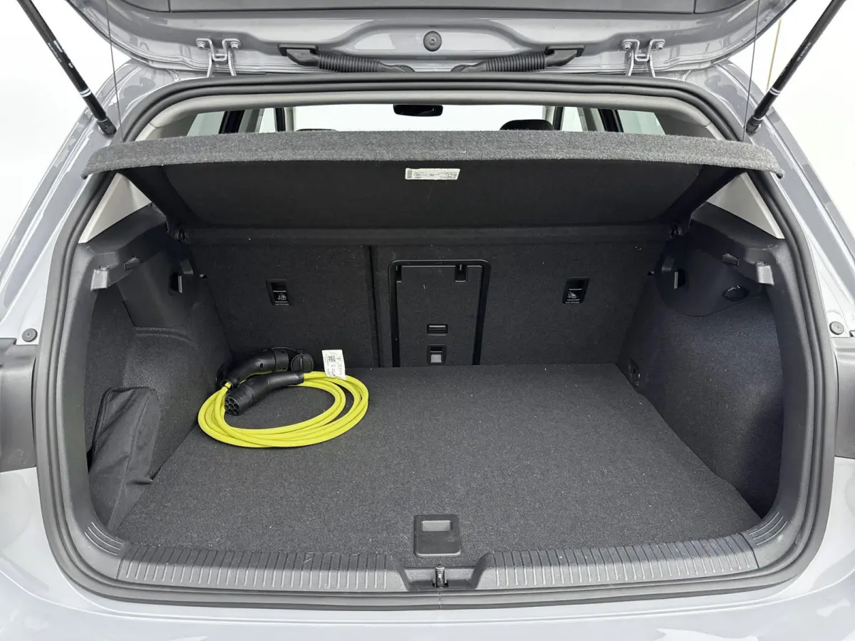 1.5 eHybrid Life Edition 204PK | Apple Carplay | Stoel+stuur verwarming | Camera| Parkeersensoren | Standkachel |