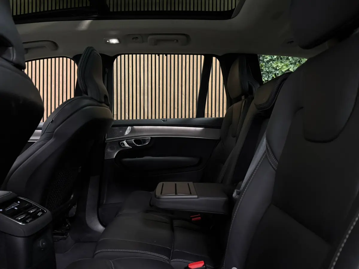 T8 AWD Recharge Ultra Dark | Full Option! | Bowers & Wilkins | Luchtvering | Stoelventilatie | Trekhaak | All Season banden | 360 Camera | Head-Up Display | Stoelmassage | 455pk | Adaptieve 