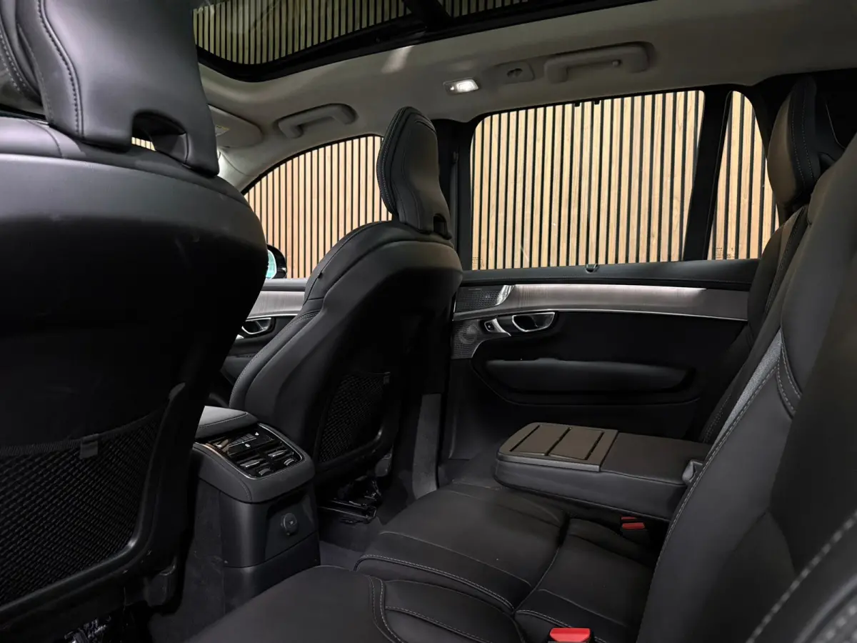 T8 AWD Recharge Ultra Dark | Full Option! | Bowers & Wilkins | Luchtvering | Stoelventilatie | Trekhaak | All Season banden | 360 Camera | Head-Up Display | Stoelmassage | 455pk | Adaptieve 