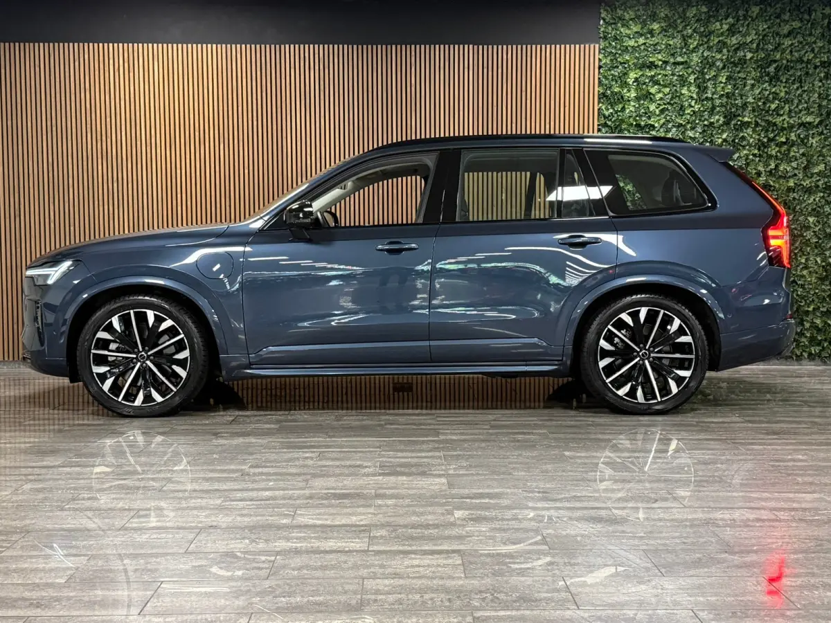 T8 AWD Recharge Ultra Dark | Vol! | Bowers & Wilkins | Luchtvering | Stoelventilatie | Trekhaak | All Season banden | 360 Camera | Head-Up Display | Stoelmassage | 455pk | Adaptieve Cruise C