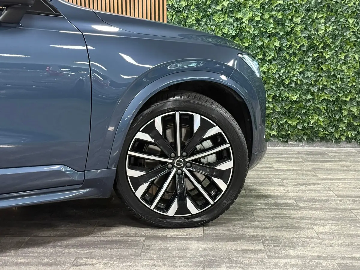 T8 AWD Recharge Ultra Dark | Vol! | Bowers & Wilkins | Luchtvering | Stoelventilatie | Trekhaak | All Season banden | 360 Camera | Head-Up Display | Stoelmassage | 455pk | Adaptieve Cruise C