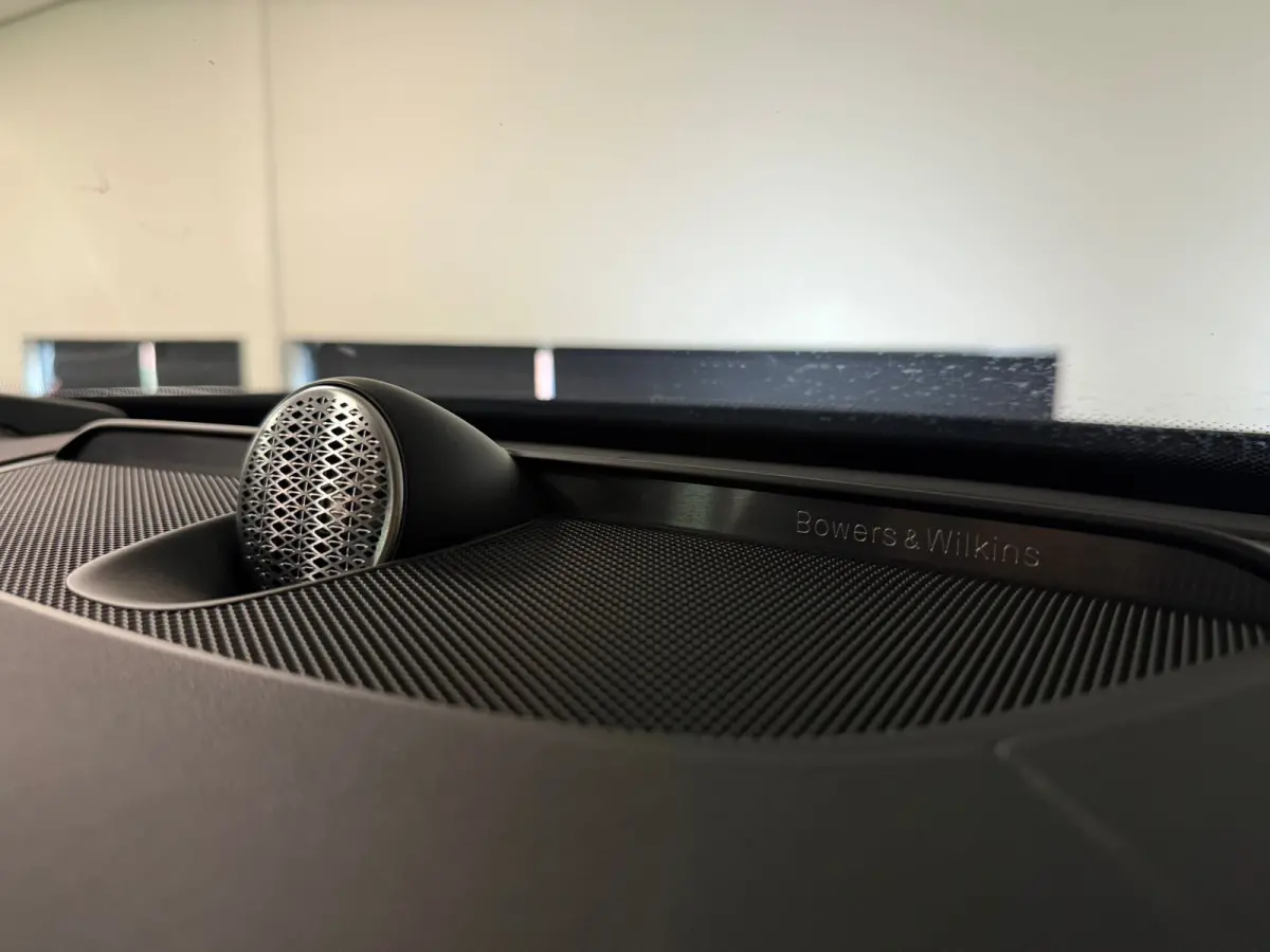 T8 AWD Recharge Ultra Dark | Full Option! | Bowers & Wilkins | Luchtvering | Stoelventilatie | Trekhaak | All Season banden | 360 Camera | Head-Up Display | Stoelmassage | 455pk | Adaptieve 