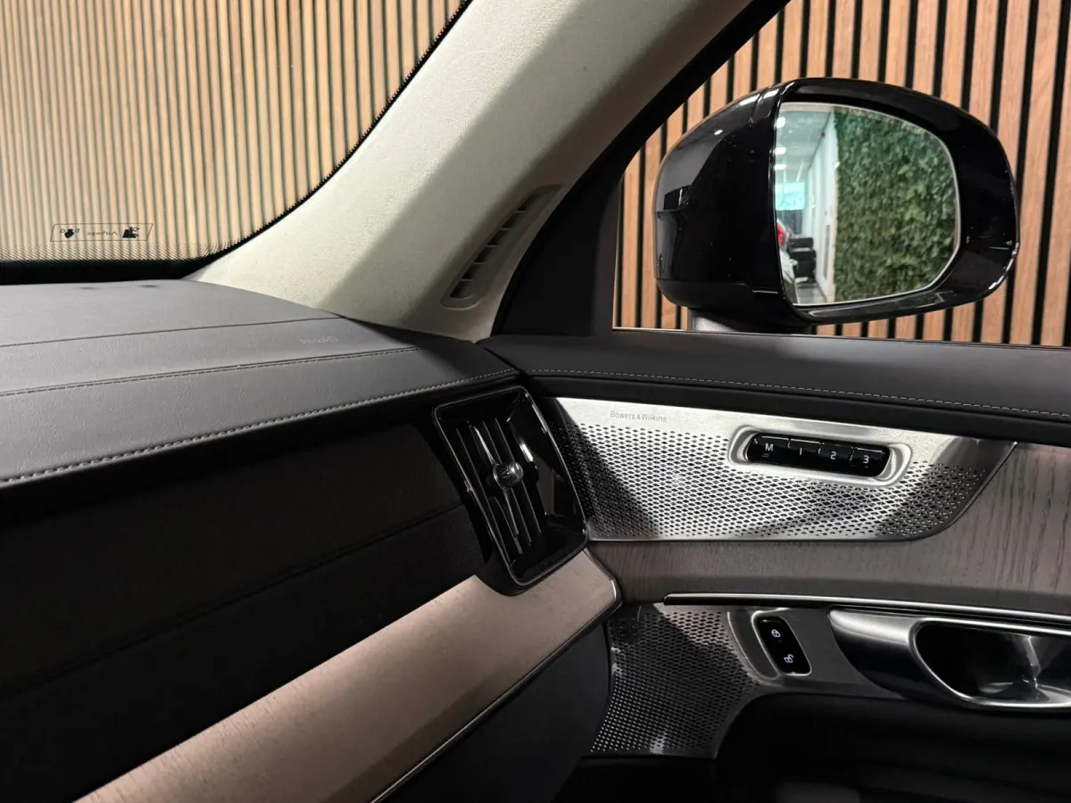 T8 AWD Recharge Ultra Dark | Full Option! | Bowers & Wilkins | Luchtvering | Stoelventilatie | Trekhaak | All Season banden | 360 Camera | Head-Up Display | Stoelmassage | 455pk | Adaptieve 