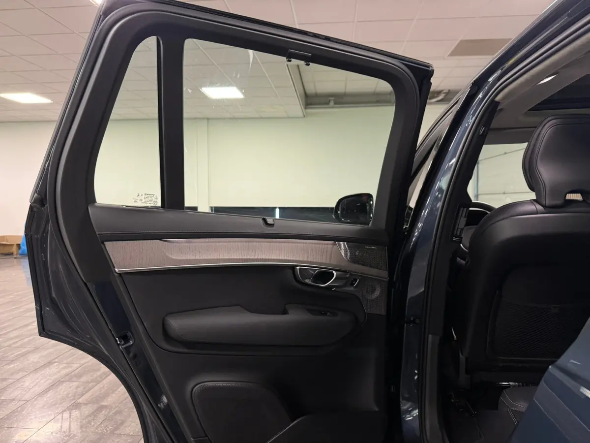 T8 AWD Recharge Ultra Dark | Full Option! | Bowers & Wilkins | Luchtvering | Stoelventilatie | Trekhaak | All Season banden | 360 Camera | Head-Up Display | Stoelmassage | 455pk | Adaptieve 