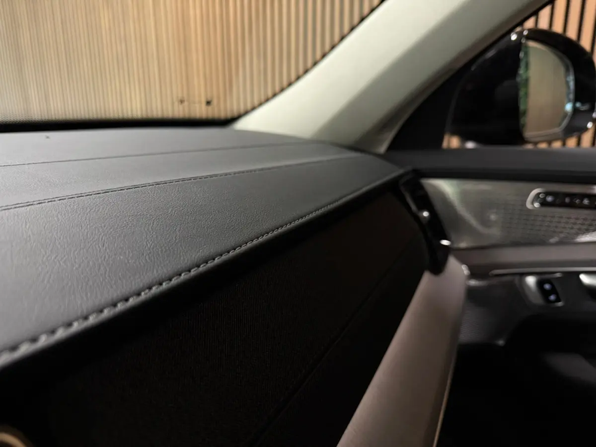 T8 AWD Recharge Ultra Dark | Full Option! | Bowers & Wilkins | Luchtvering | Stoelventilatie | Trekhaak | All Season banden | 360 Camera | Head-Up Display | Stoelmassage | 455pk | Adaptieve 