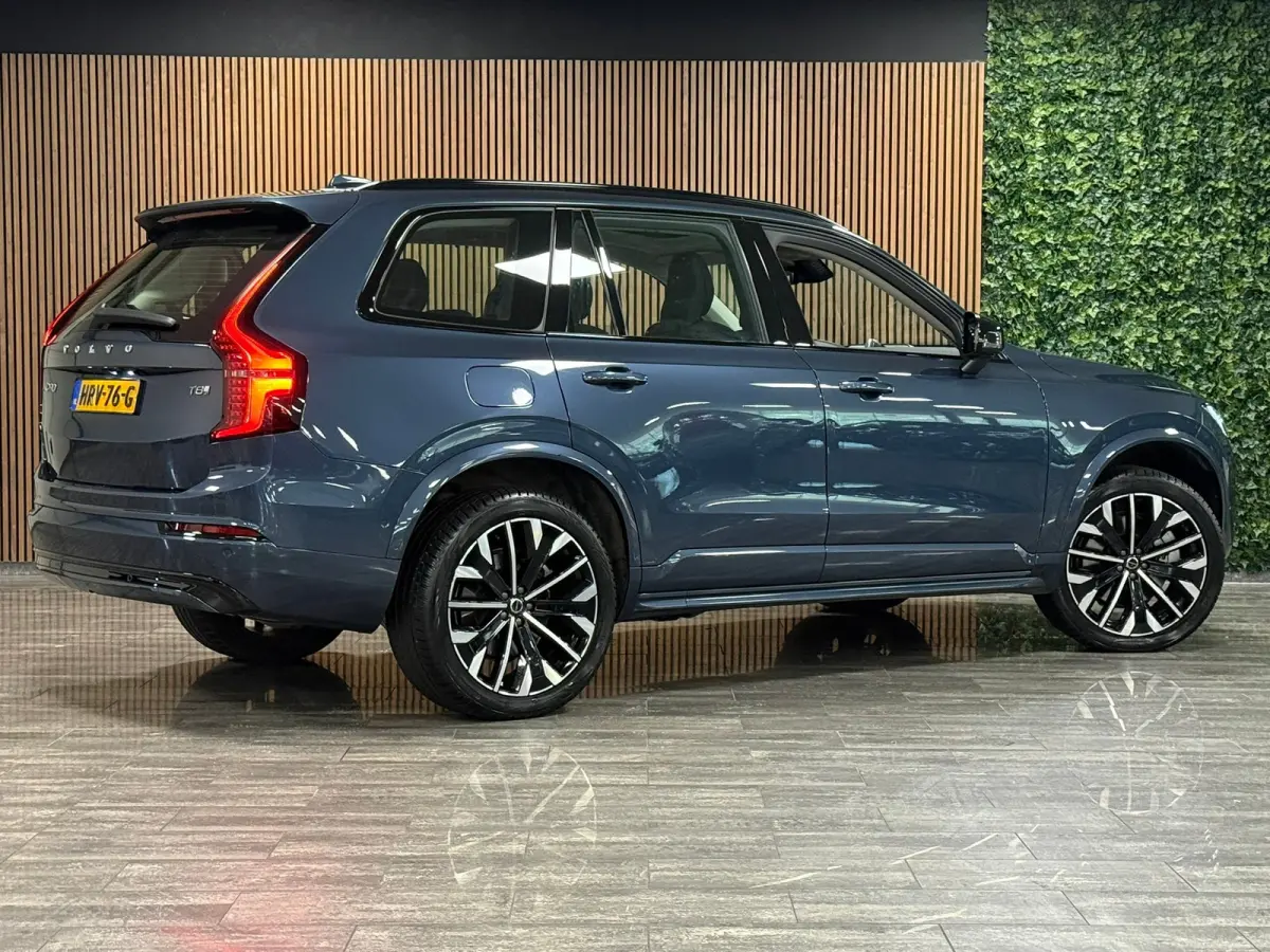 T8 AWD Recharge Ultra Dark | Vol! | Bowers & Wilkins | Luchtvering | Stoelventilatie | Trekhaak | All Season banden | 360 Camera | Head-Up Display | Stoelmassage | 455pk | Adaptieve Cruise C