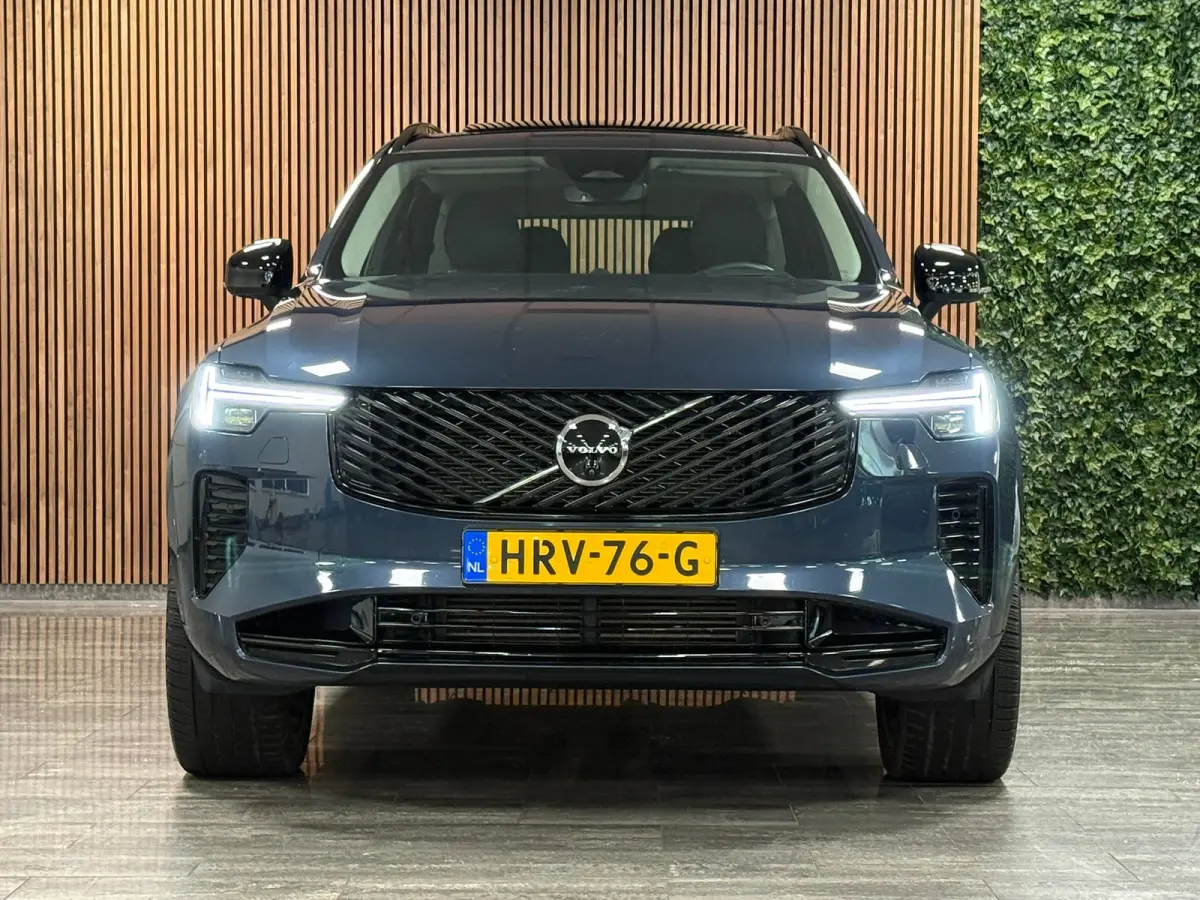 T8 AWD Recharge Ultra Dark | Vol! | Bowers & Wilkins | Luchtvering | Stoelventilatie | Trekhaak | All Season banden | 360 Camera | Head-Up Display | Stoelmassage | 455pk | Adaptieve Cruise C