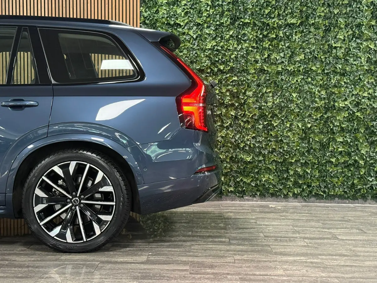 T8 AWD Recharge Ultra Dark | Vol! | Bowers & Wilkins | Luchtvering | Stoelventilatie | Trekhaak | All Season banden | 360 Camera | Head-Up Display | Stoelmassage | 455pk | Adaptieve Cruise C