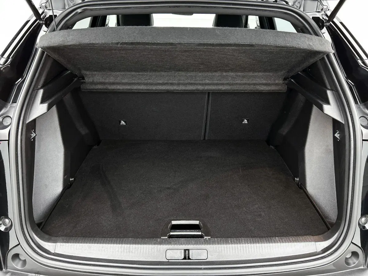 1.2 100pk Allure | Navigatie | Climate Control | Cruise Control | Camera | 17"LMV | LED | Apple Carplay/Android Auto |