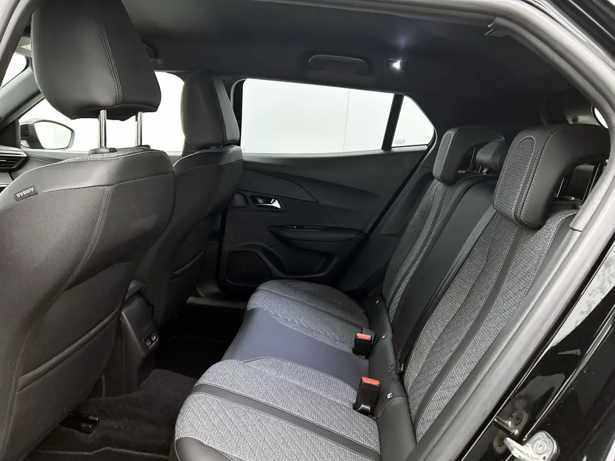 1.2 100pk Allure | Navigatie | Climate Control | Cruise Control | Camera | 17"LMV | LED | Apple Carplay/Android Auto |