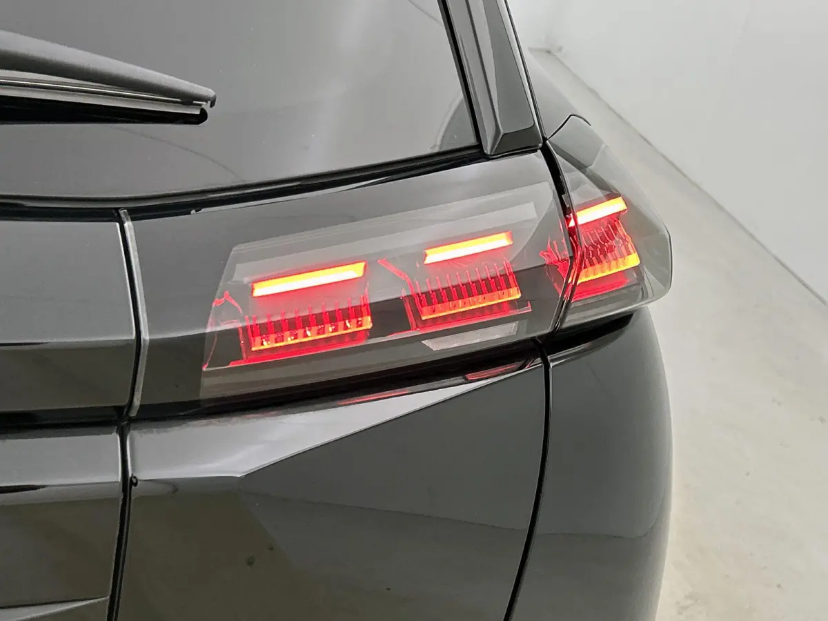 1.2 100pk Allure | Navigatie | Climate Control | Cruise Control | Camera | 17"LMV | LED | Apple Carplay/Android Auto |