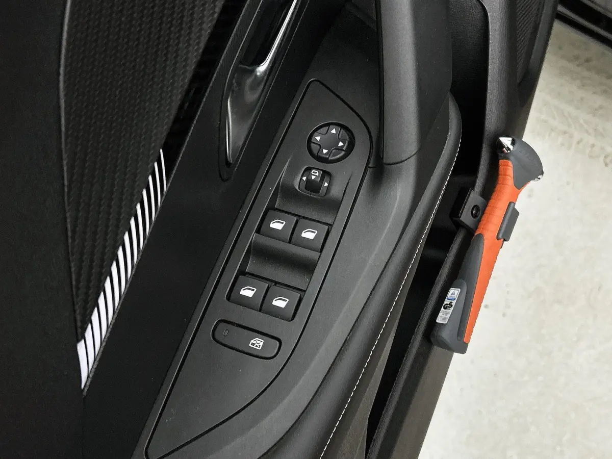 1.2 100pk Allure | Navigatie | Climate Control | Cruise Control | Camera | 17"LMV | LED | Apple Carplay/Android Auto |