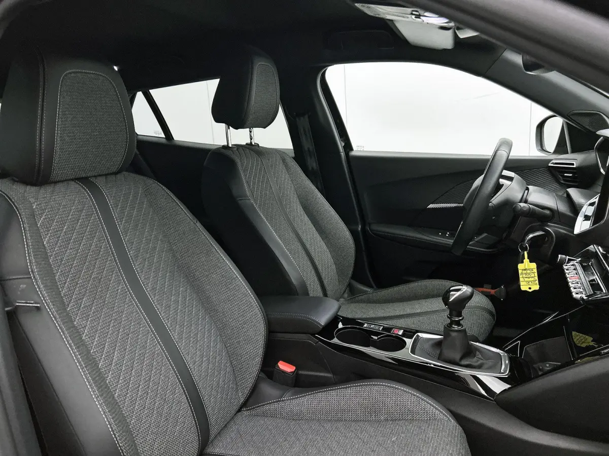 1.2 100pk Allure | Navigatie | Climate Control | Cruise Control | Camera | 17"LMV | LED | Apple Carplay/Android Auto |