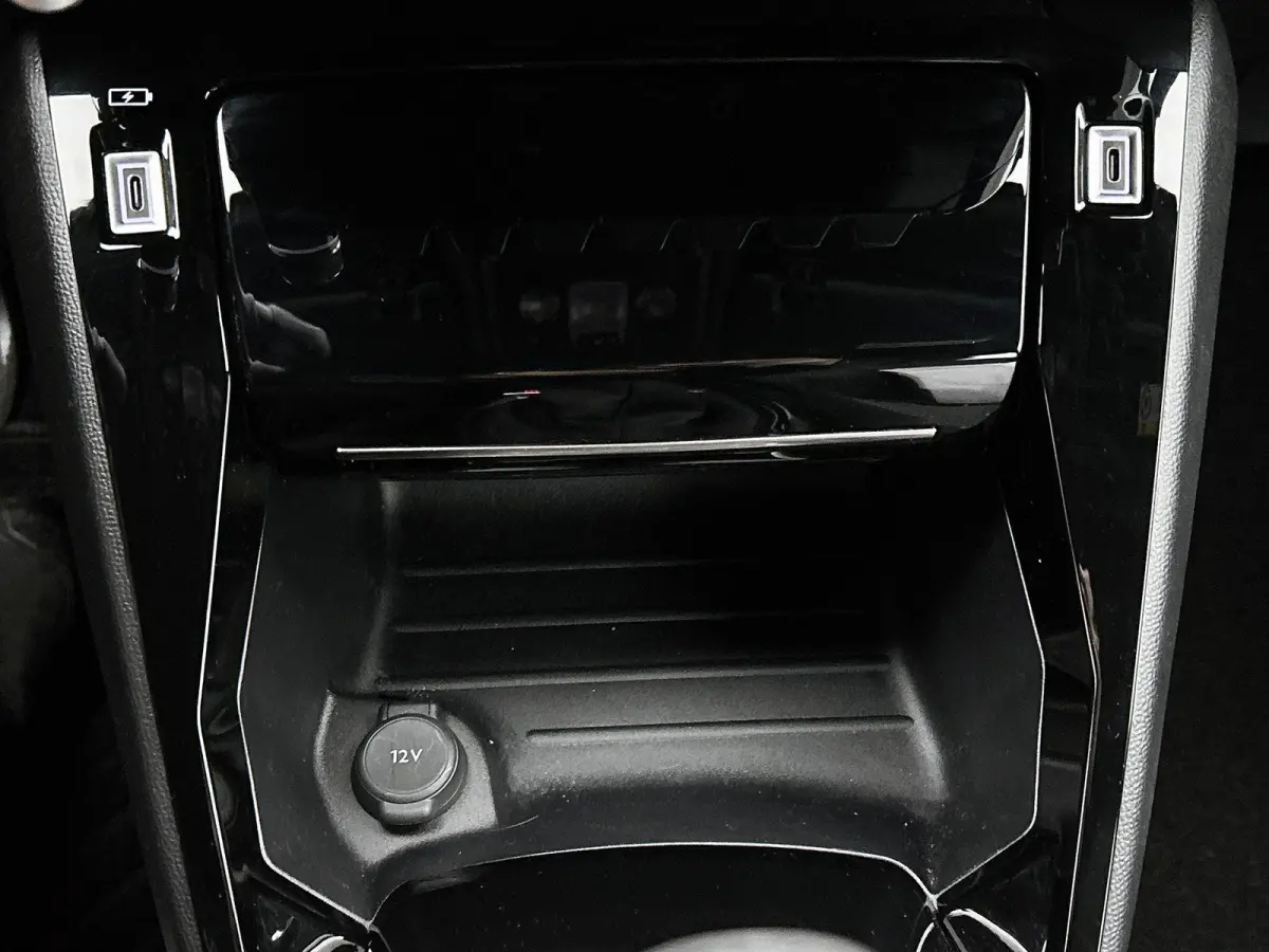 1.2 100pk Allure | Navigatie | Climate Control | Cruise Control | Camera | 17"LMV | LED | Apple Carplay/Android Auto |