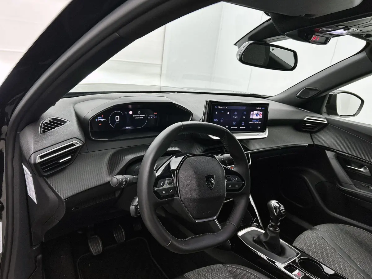 1.2 100pk Allure | Navigatie | Climate Control | Cruise Control | Camera | 17"LMV | LED | Apple Carplay/Android Auto |