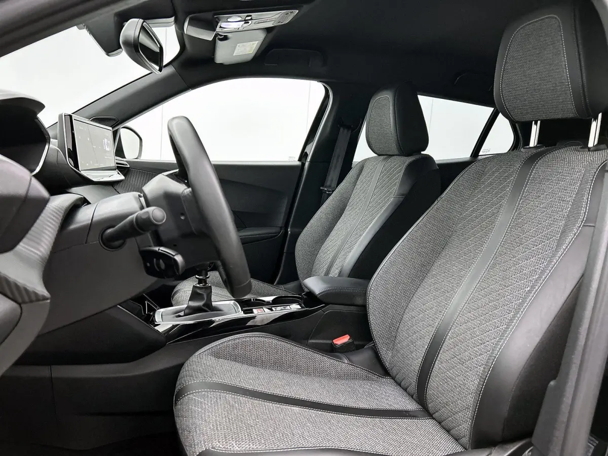 1.2 100pk Allure | Navigatie | Climate Control | Cruise Control | Camera | 17"LMV | LED | Apple Carplay/Android Auto |