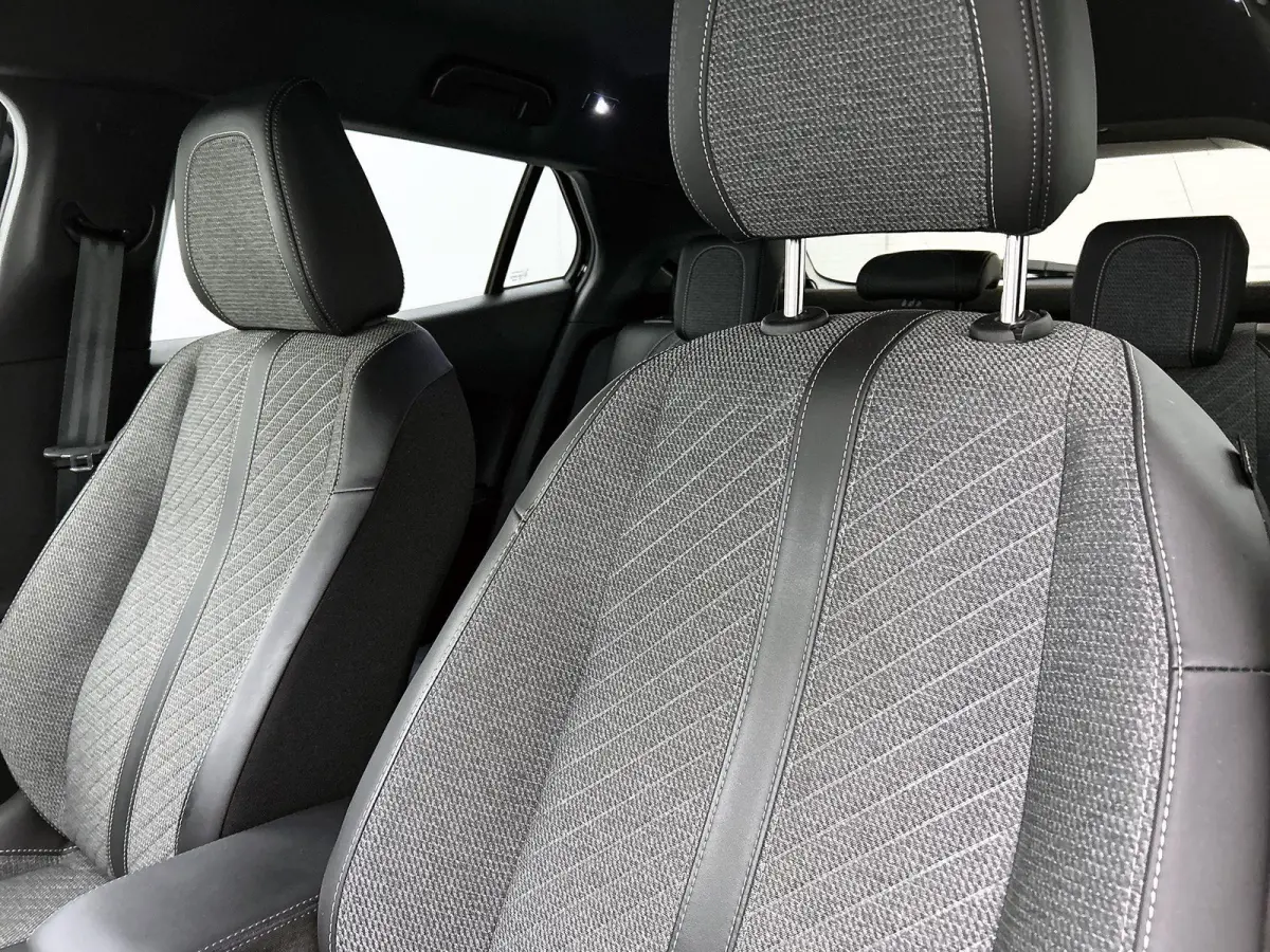 1.2 100pk Allure | Navigatie | Climate Control | Cruise Control | Camera | 17"LMV | LED | Apple Carplay/Android Auto |