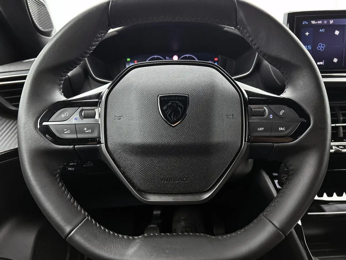 1.2 100pk Allure | Navigatie | Climate Control | Cruise Control | Camera | 17"LMV | LED | Apple Carplay/Android Auto |