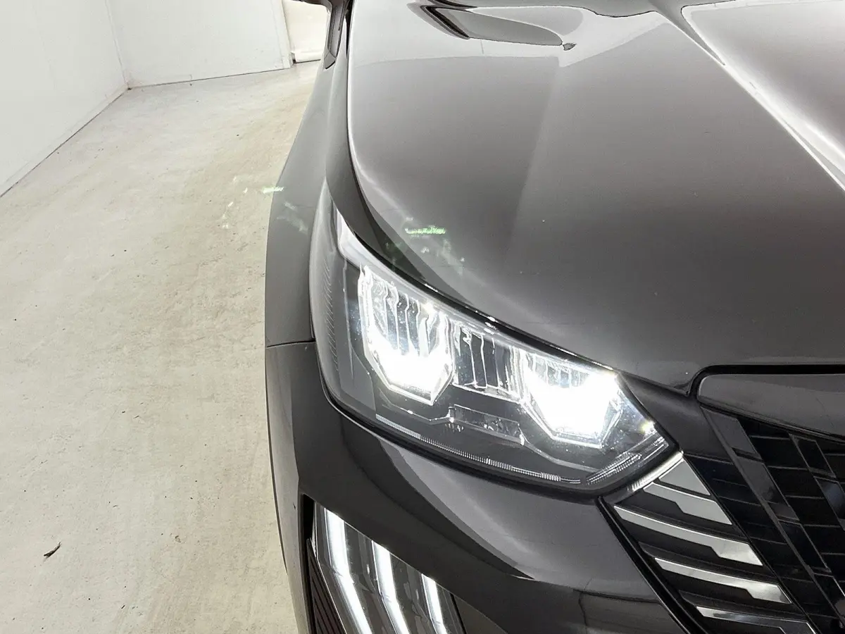 1.2 100pk Allure | Navigatie | Climate Control | Cruise Control | Camera | 17"LMV | LED | Apple Carplay/Android Auto |