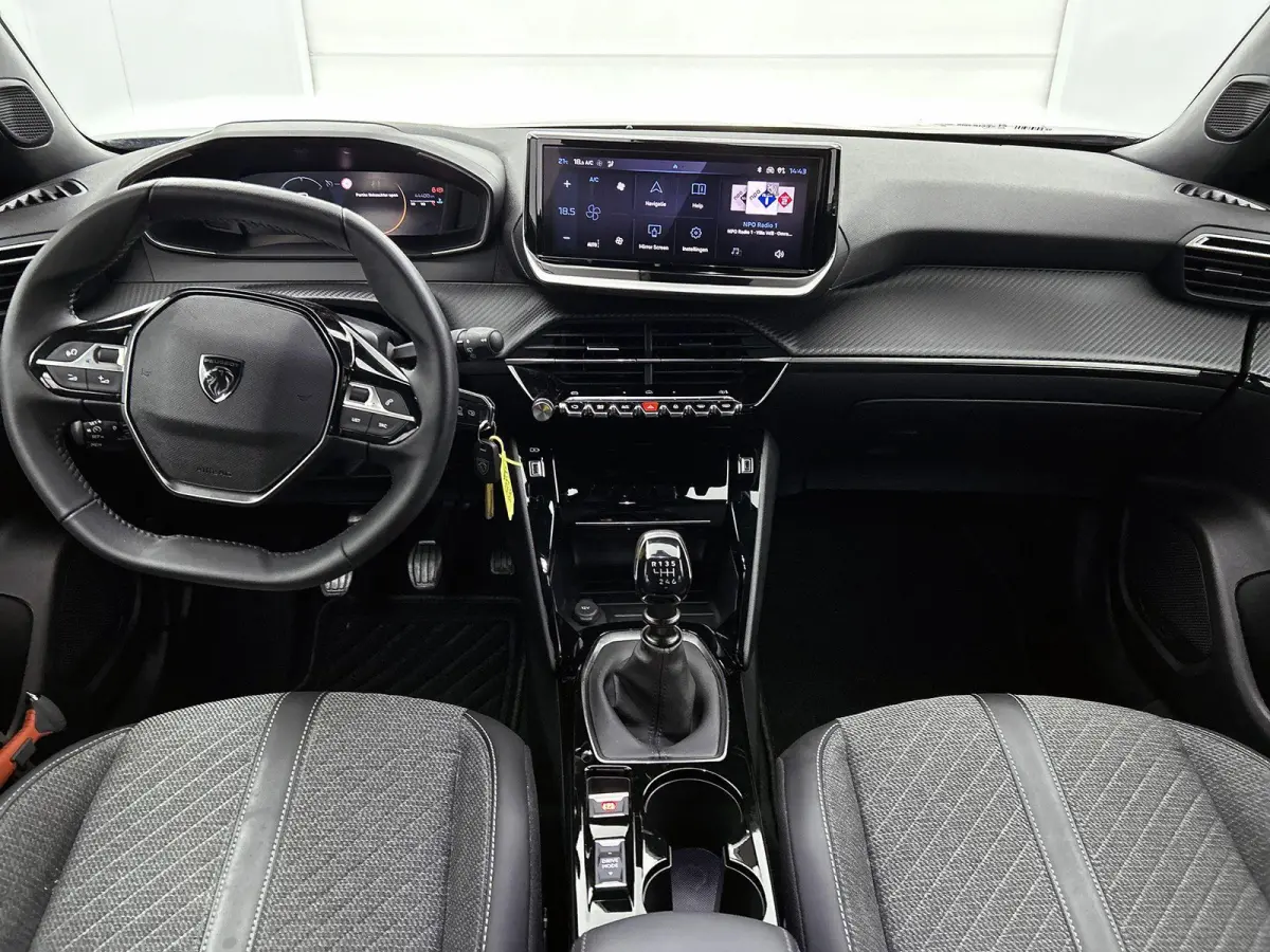 1.2 100pk Allure | Navigatie | Climate Control | Cruise Control | Camera | 17"LMV | LED | Apple Carplay/Android Auto |