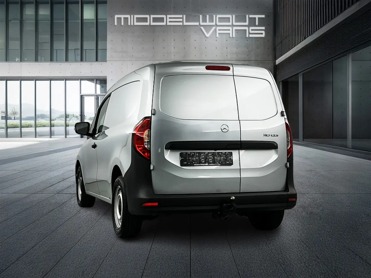 110 CDI L1 AUT 95pk | 3-pers | Cruise | Carplay |Trekhaak