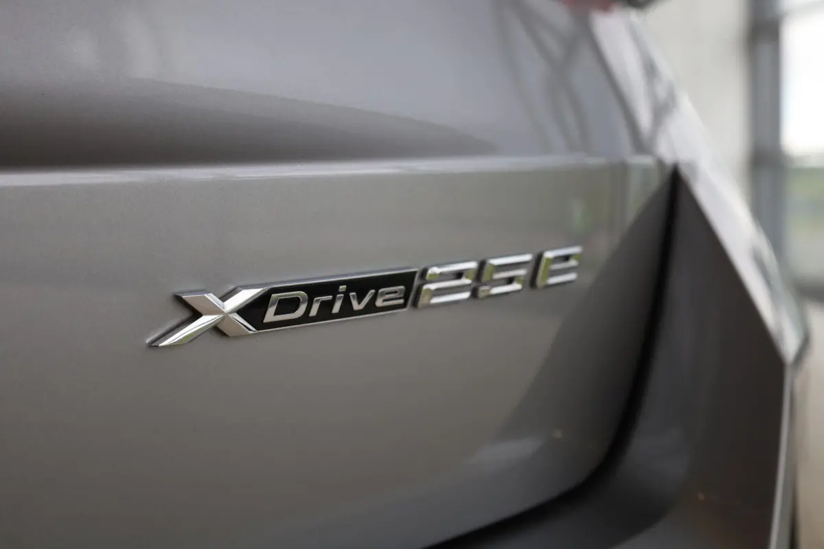 xDrive25e | M Sportpakket | Panoramadak | Achteruitrijcamera | Trekhaak | Stoelverwarming