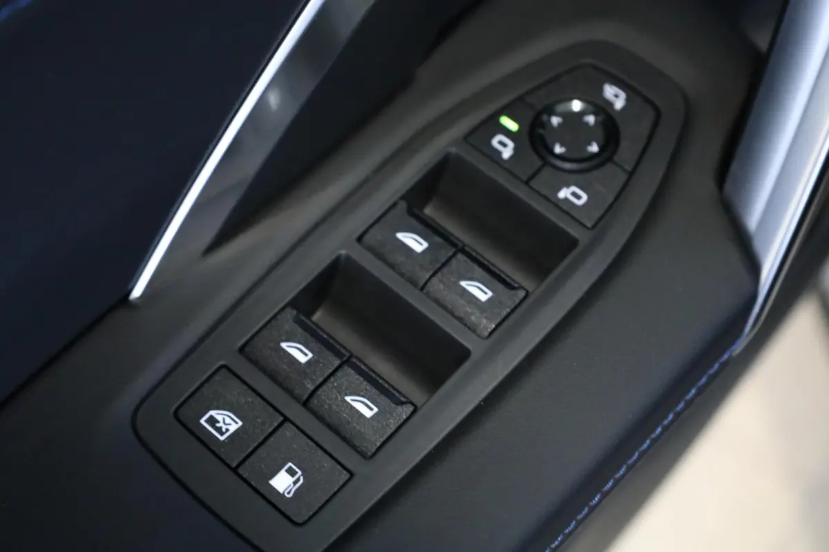 xDrive25e | M Sportpakket | Panoramadak | Achteruitrijcamera | Trekhaak | Stoelverwarming