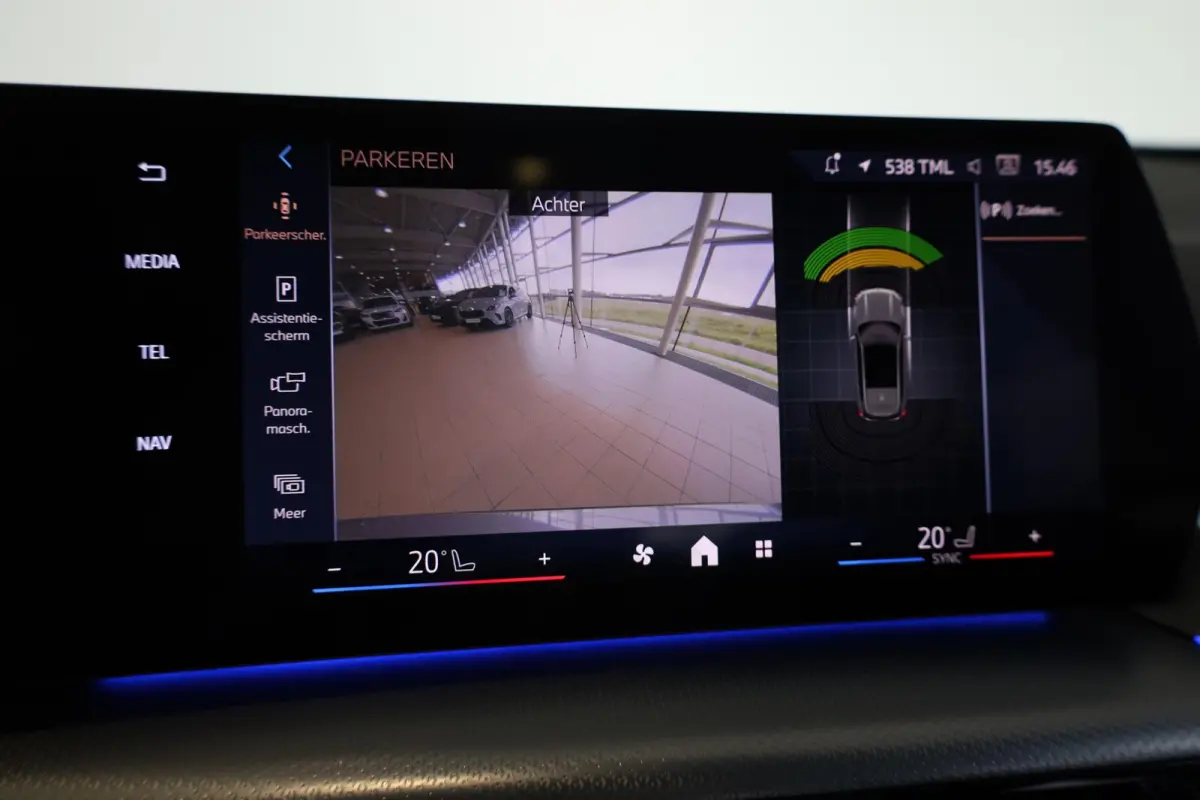 xDrive25e | M Sportpakket | Panoramadak | Achteruitrijcamera | Trekhaak | Stoelverwarming